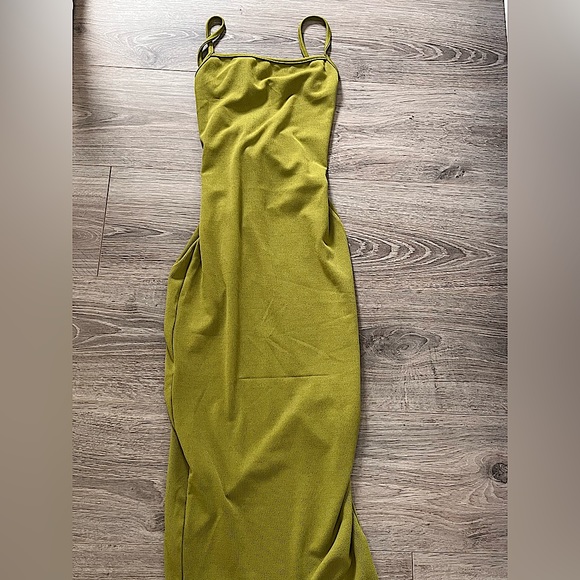 PRETTY LITTLE THING green open back dress - Picture 5 of 7